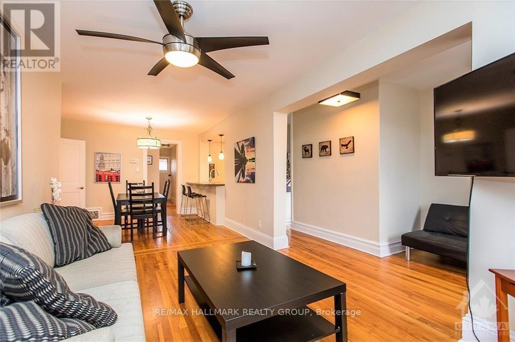 9 1/2 Ella Street, Ottawa, ON - Indoor Photo Showing Living Room