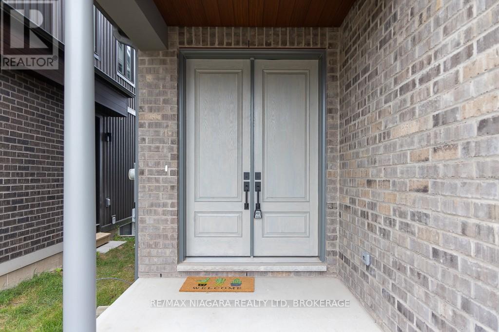 Upper - 7416 Parkside Road, Niagara Falls (Brown), ON - Outdoor With Exterior