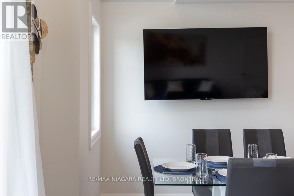 Upper - 7416 Parkside Road, Niagara Falls (Brown), ON - Indoor Photo Showing Dining Room