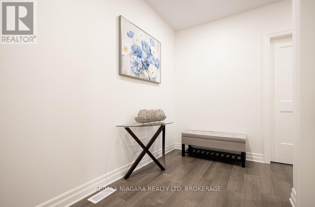 Upper - 7416 Parkside Road, Niagara Falls (Brown), ON - Indoor Photo Showing Other Room