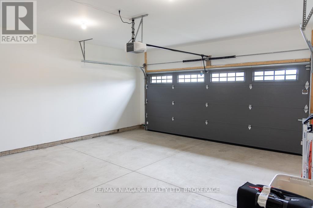 Upper - 7416 Parkside Road, Niagara Falls (Brown), ON - Indoor Photo Showing Garage