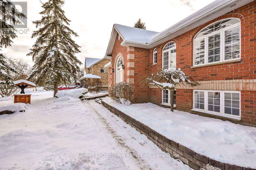 25 Cunningham Drive, Essa, ON - Outdoor