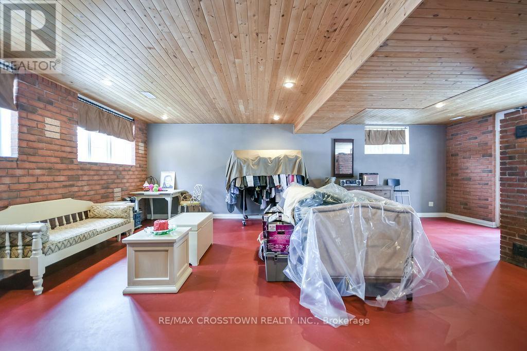 25 Cunningham Drive, Essa, ON - Indoor