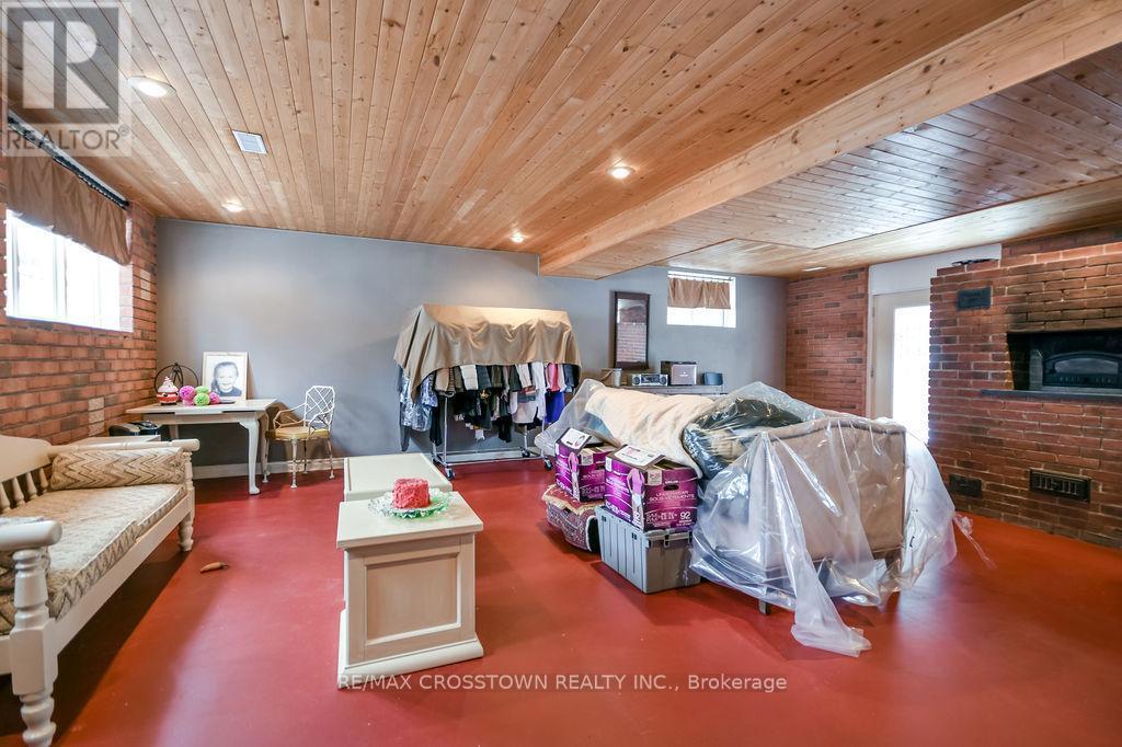 25 Cunningham Drive, Essa, ON - Indoor