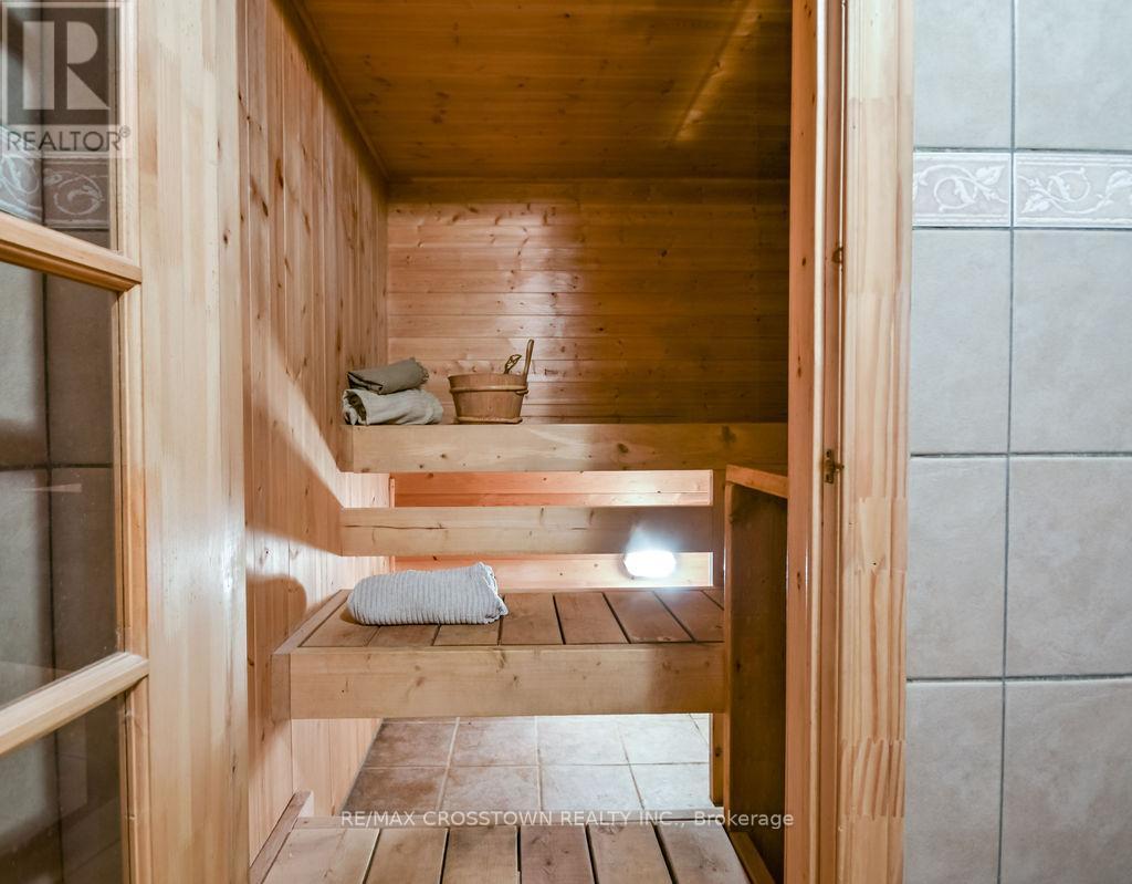 25 Cunningham Drive, Essa, ON - Indoor Photo Showing Other Room