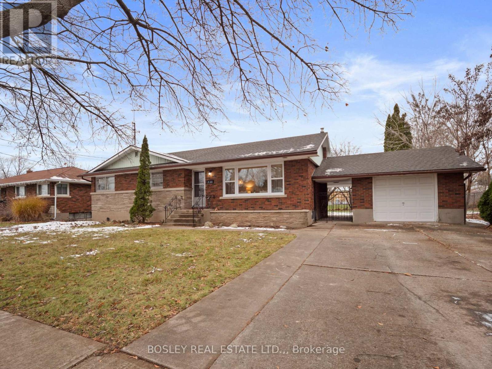 33 Tamarack Avenue, St. Catharines (Bunting/Linwell), ON - Outdoor