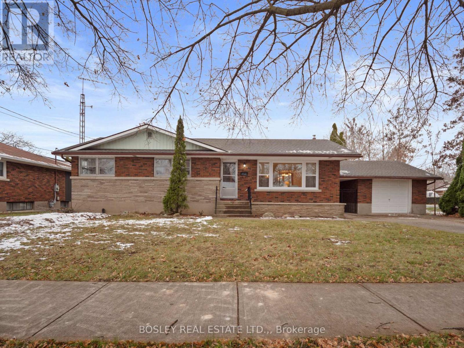 33 Tamarack Avenue, St. Catharines (Bunting/Linwell), ON - Outdoor