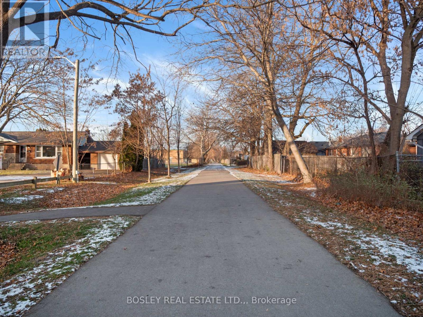 33 Tamarack Avenue, St. Catharines (Bunting/Linwell), ON - Outdoor