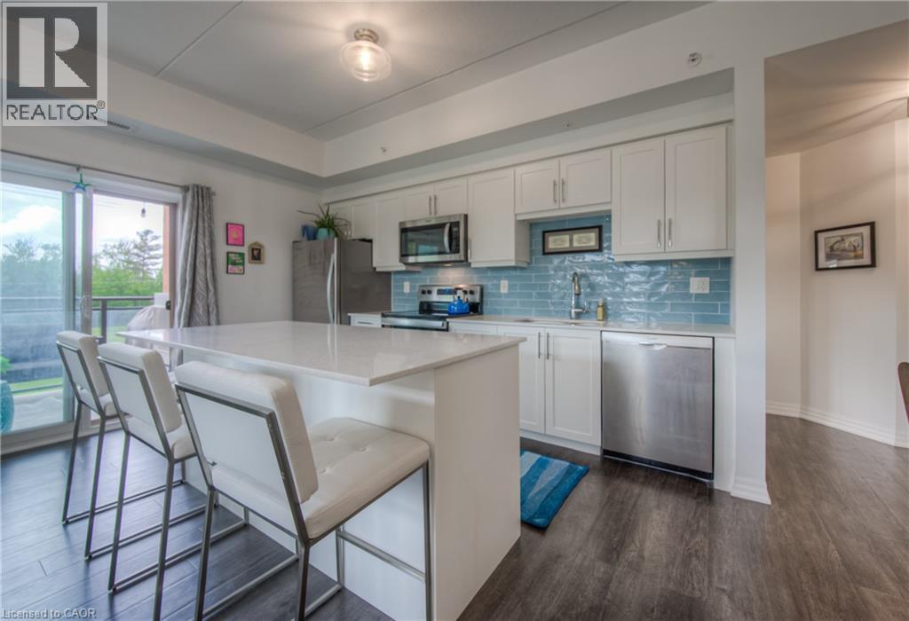 195 Commonwealth Street Unit# 213, Kitchener, ON - Indoor Photo Showing Kitchen With Upgraded Kitchen