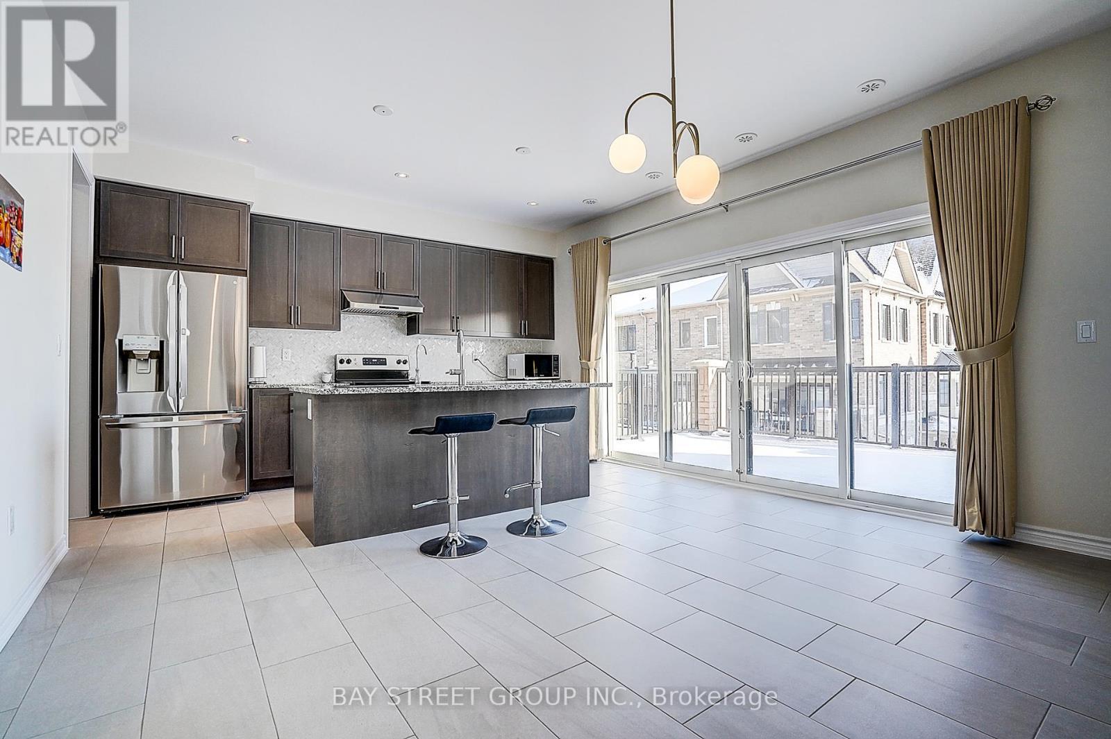 10943 Victoria Square Boulevard, Markham, ON - Indoor Photo Showing Kitchen With Upgraded Kitchen