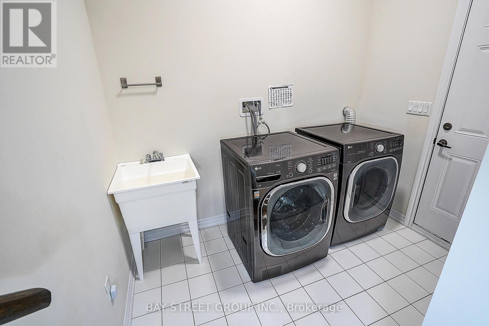 10943 Victoria Square Boulevard, Markham, ON - Indoor Photo Showing Laundry Room
