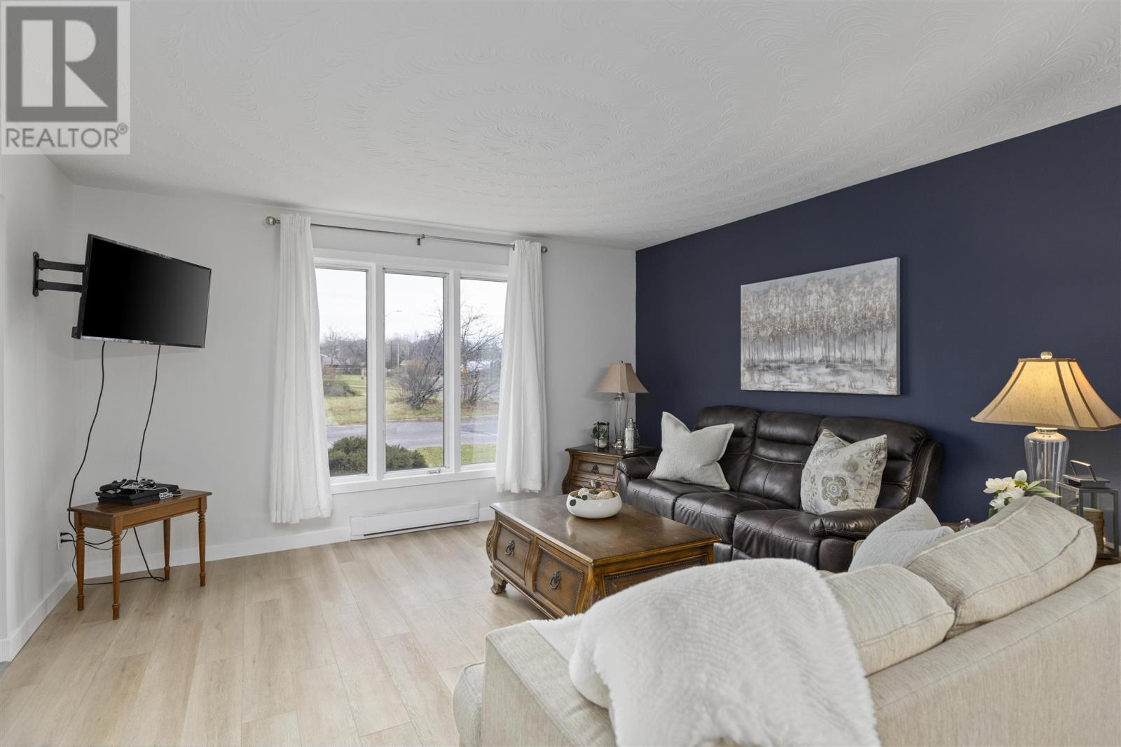 3 Charlotte Dr, Sault Ste. Marie, ON - Indoor Photo Showing Living Room