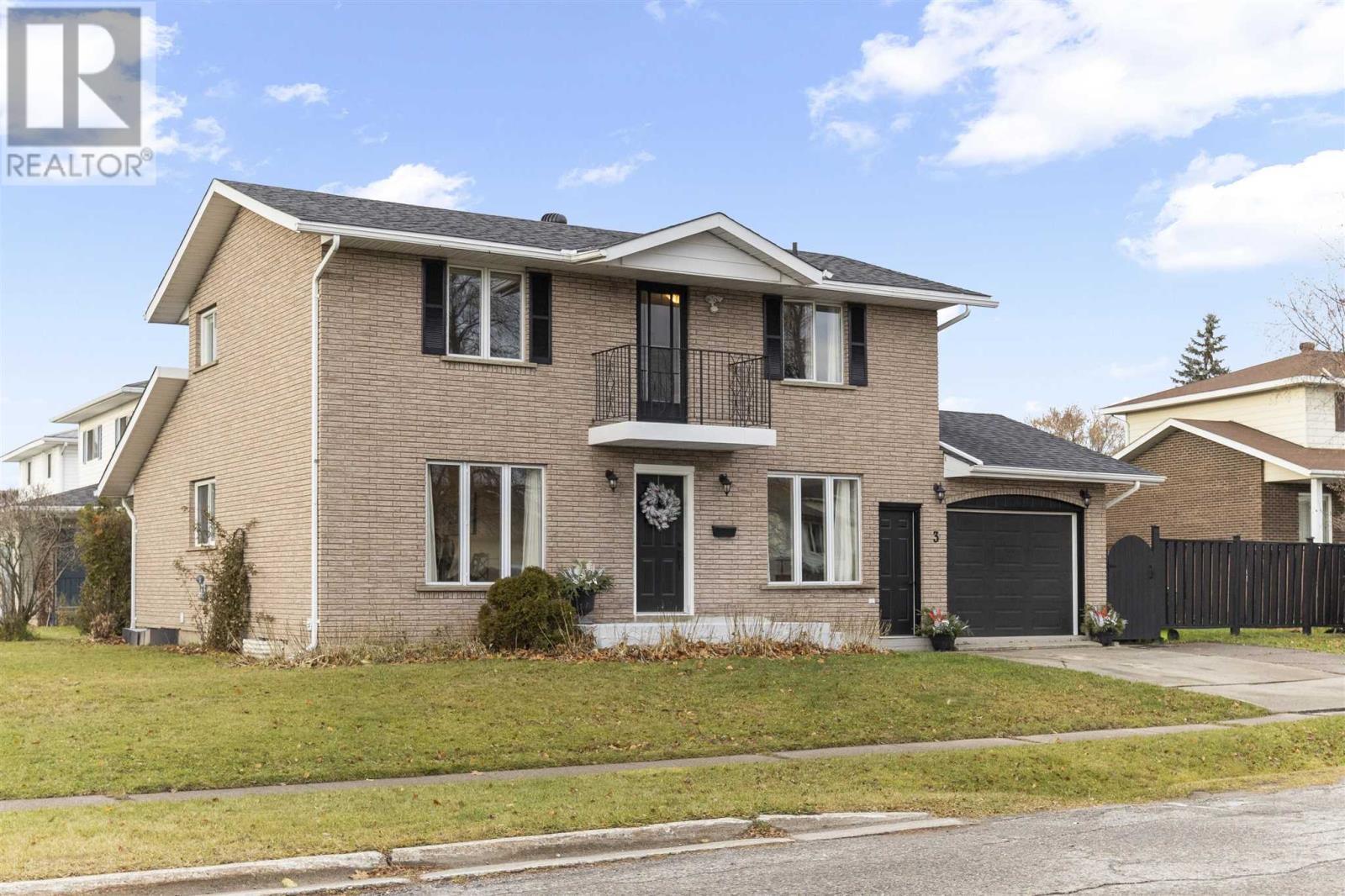 3 Charlotte Dr, Sault Ste. Marie, ON - Outdoor With Facade