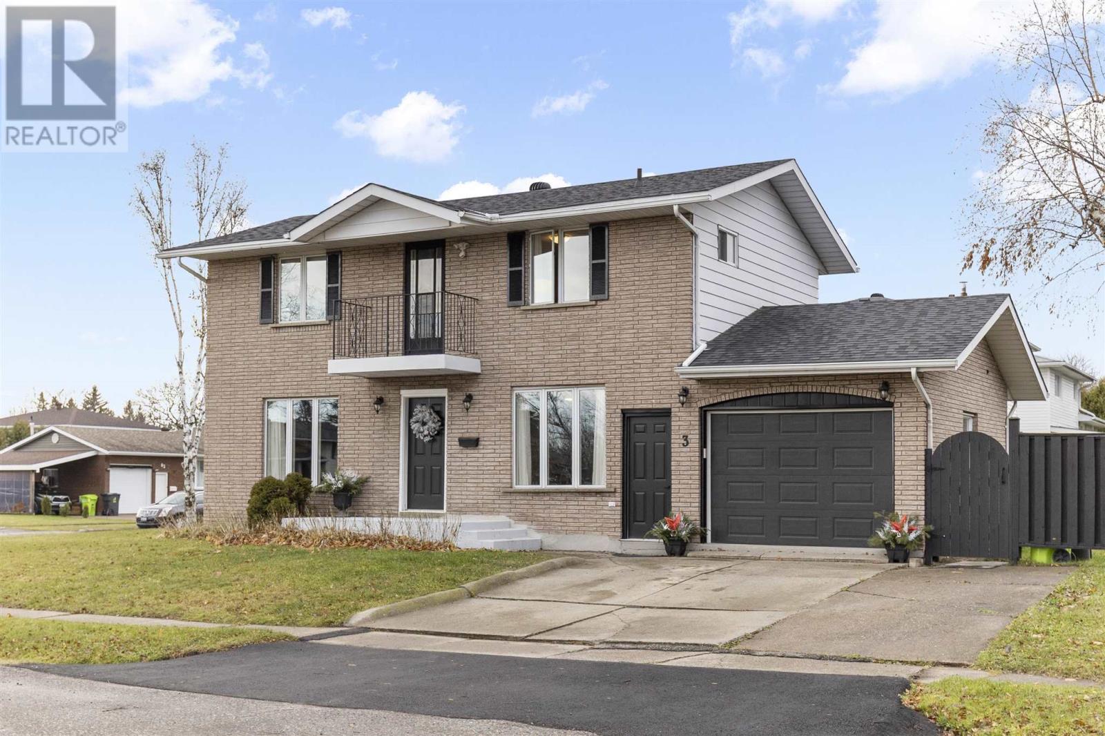 3 Charlotte Dr, Sault Ste. Marie, ON - Outdoor With Facade