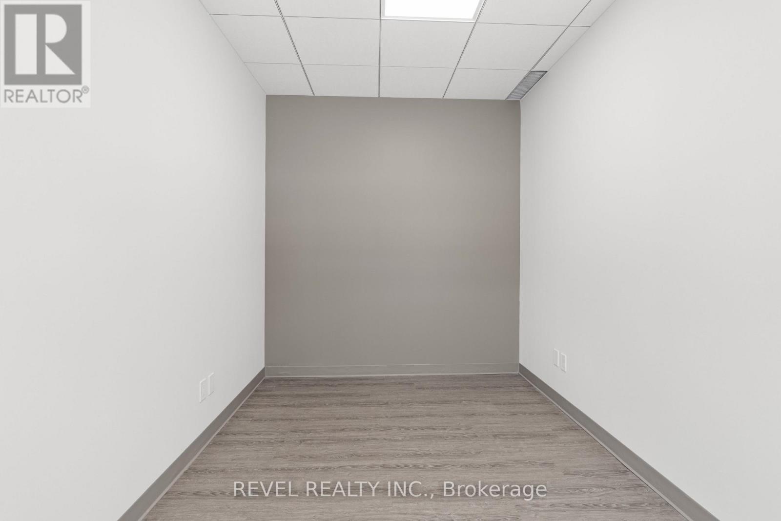 Upper 3 - 34 Cambridge Street S, Kawartha Lakes (Lindsay), ON