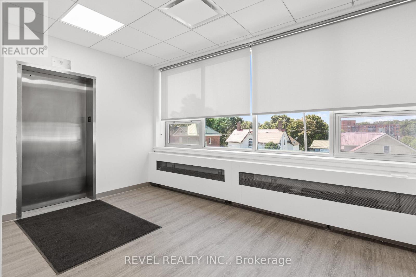 Upper 3 - 34 Cambridge Street S, Kawartha Lakes (Lindsay), ON