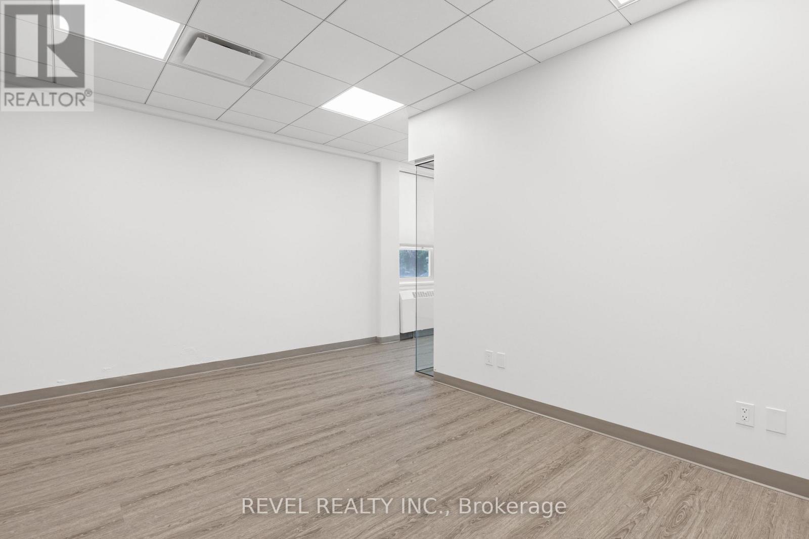 Upper 3 - 34 Cambridge Street S, Kawartha Lakes (Lindsay), ON