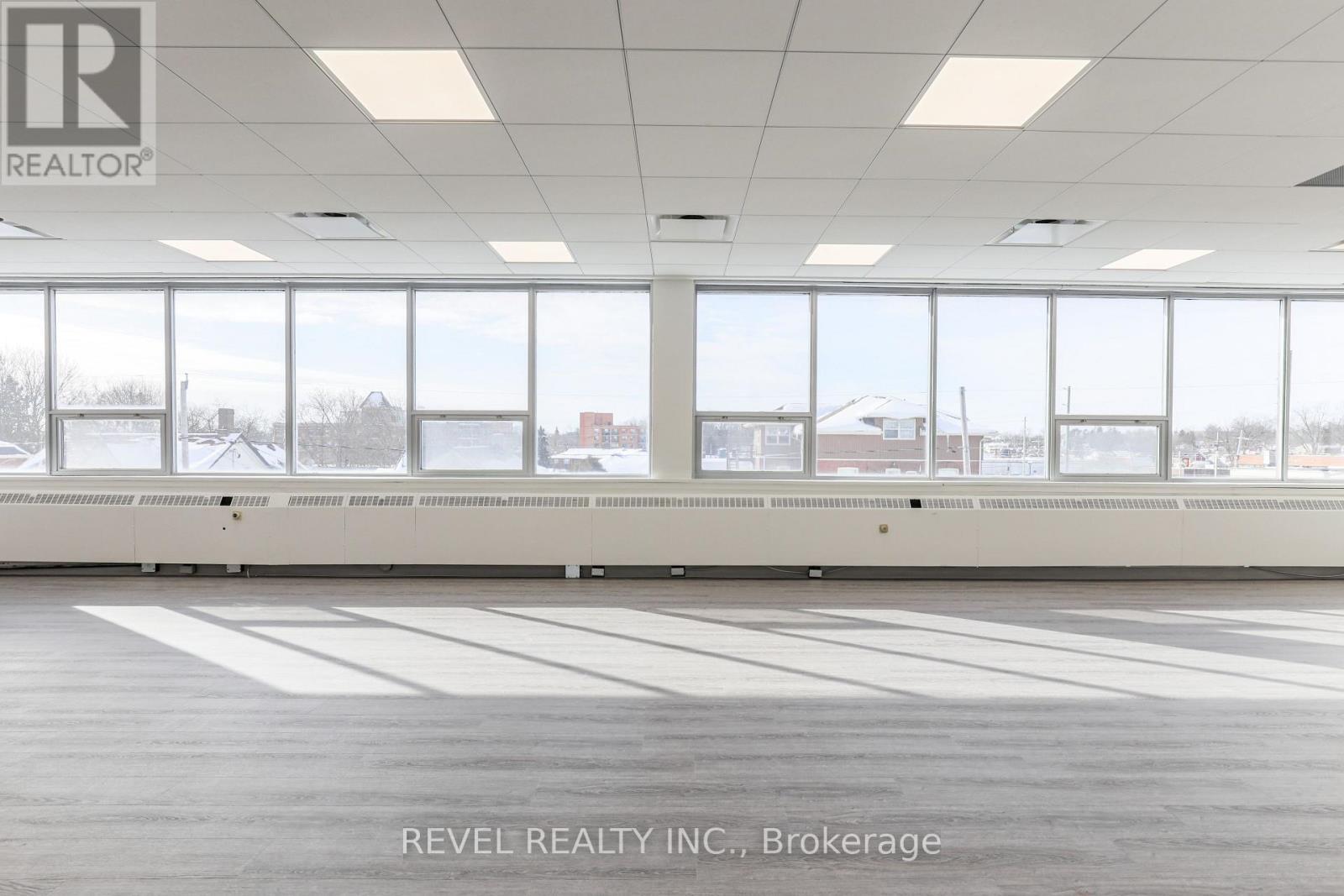 Upper 2 - 34 Cambridge Street S, Kawartha Lakes (Lindsay), ON