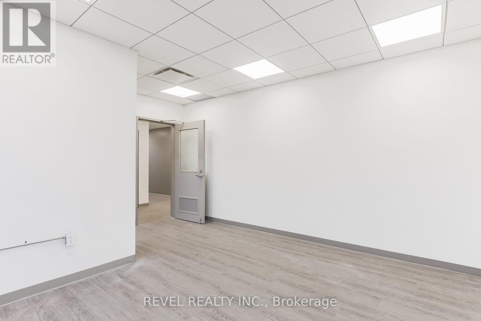 Upper 2 - 34 Cambridge Street S, Kawartha Lakes (Lindsay), ON