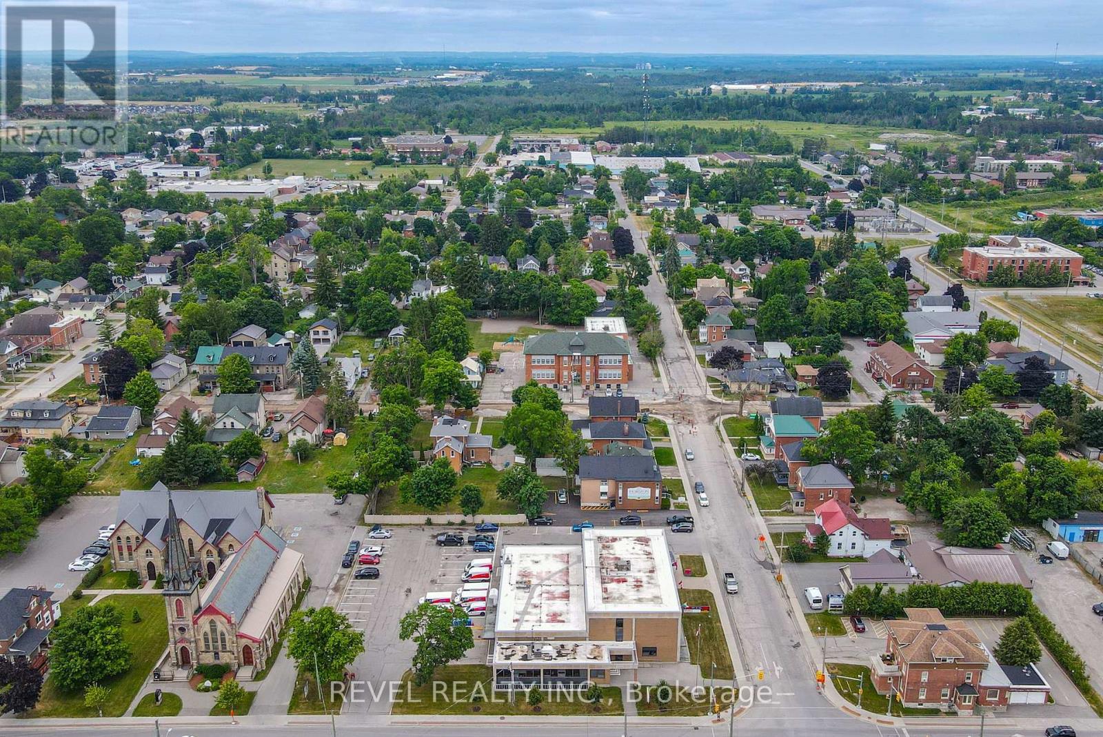 Upper 2 - 34 Cambridge Street S, Kawartha Lakes (Lindsay), ON
