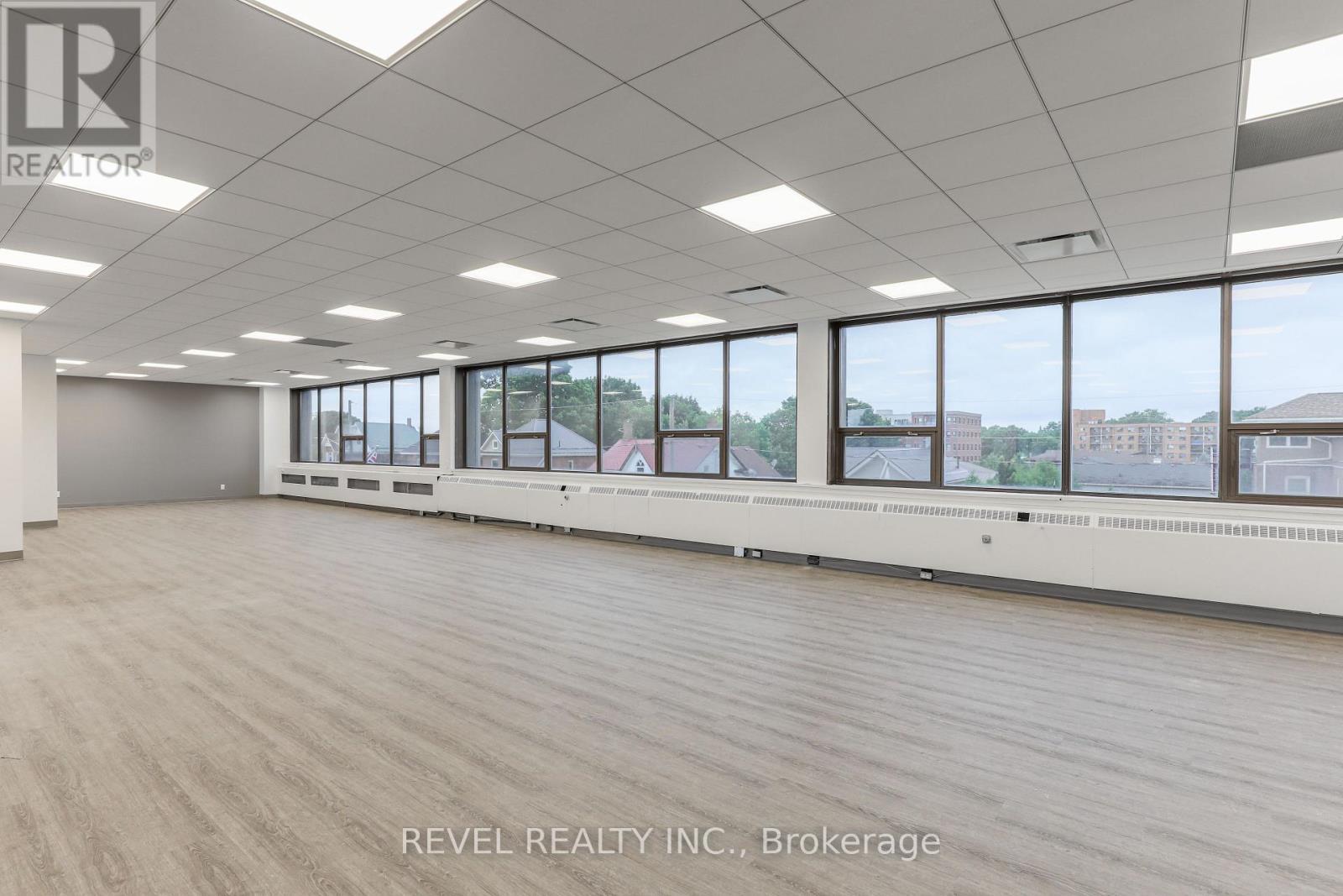 Upper 2 - 34 Cambridge Street S, Kawartha Lakes (Lindsay), ON