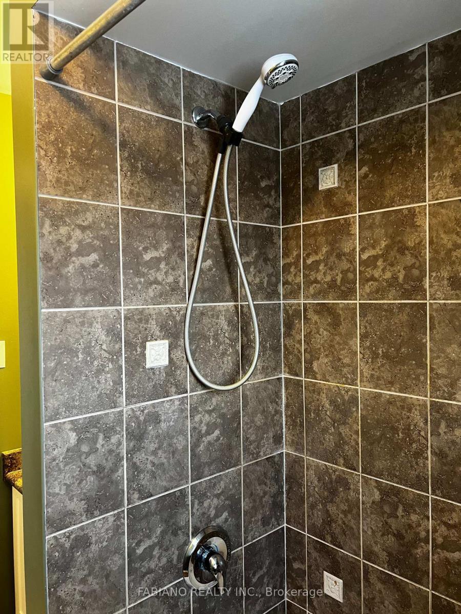 9 Admiral Crescent, Essa, ON - Indoor Photo Showing Bathroom