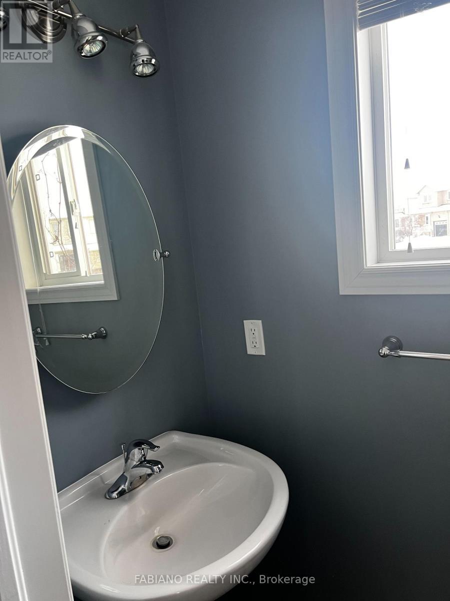 9 Admiral Crescent, Essa, ON - Indoor Photo Showing Bathroom