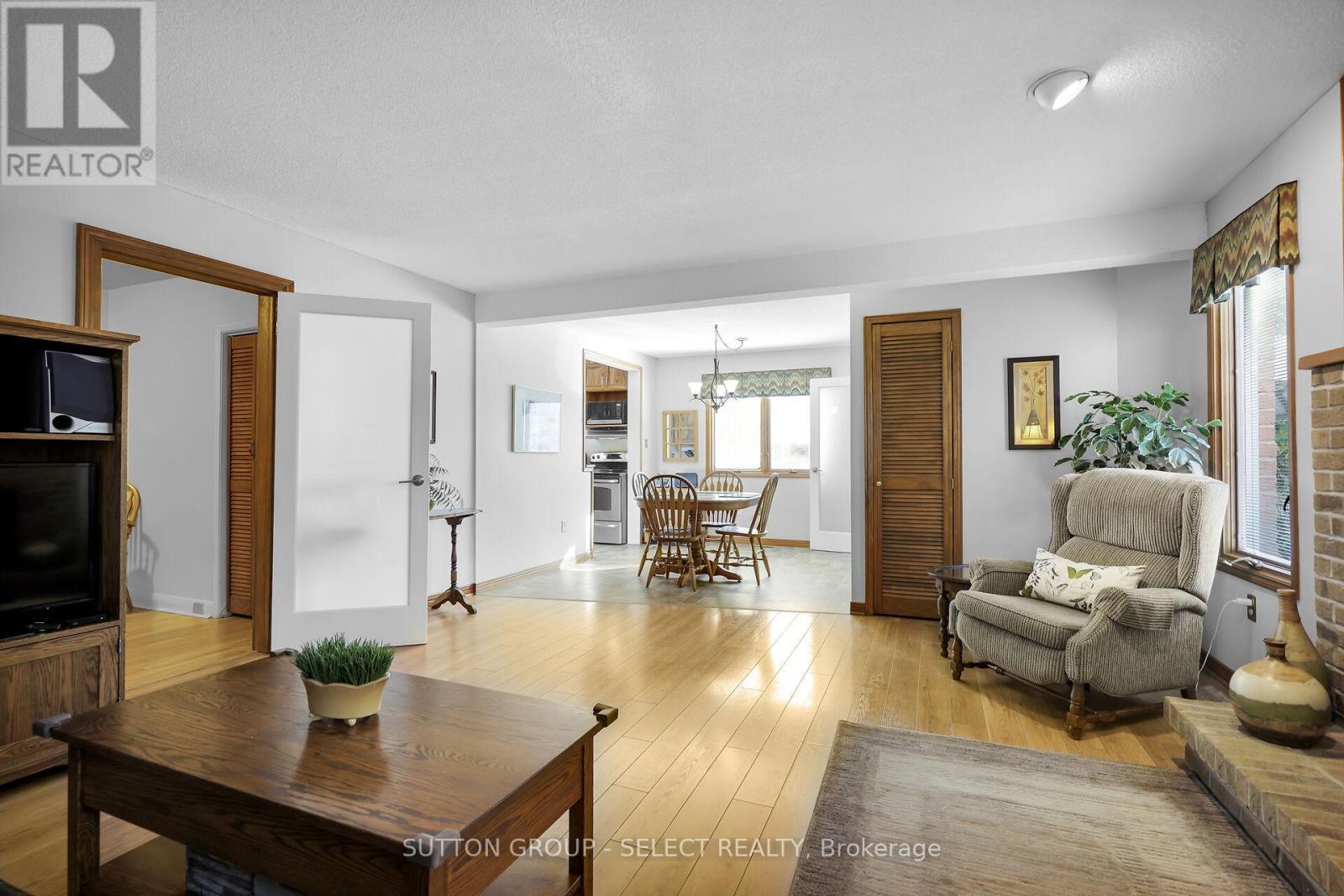 53 Graydon Street, London East (East N), ON - Indoor Photo Showing Living Room