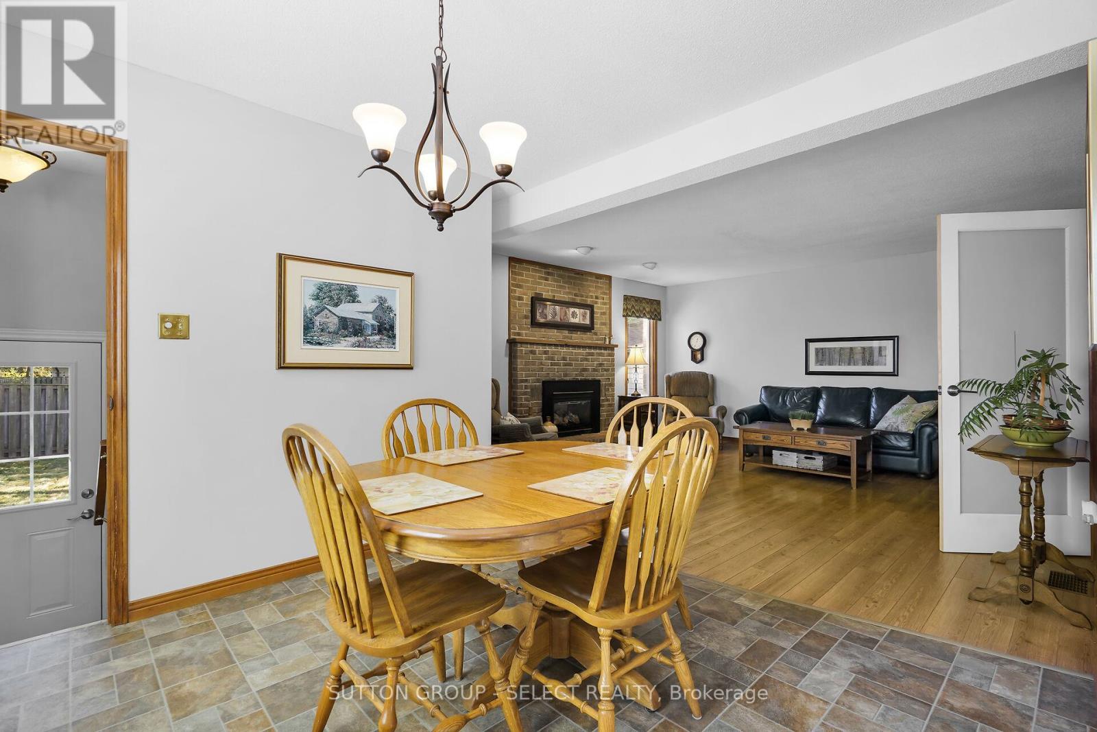 53 Graydon Street, London East (East N), ON - Indoor Photo Showing Dining Room