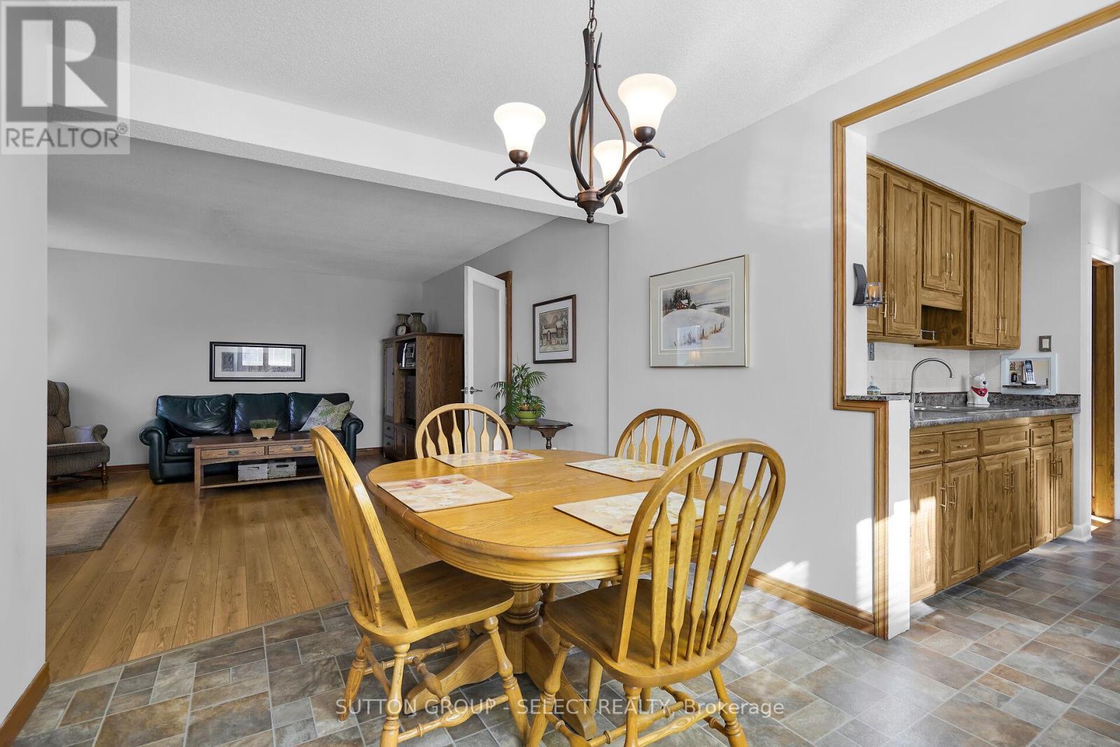 53 Graydon Street, London East (East N), ON - Indoor Photo Showing Dining Room