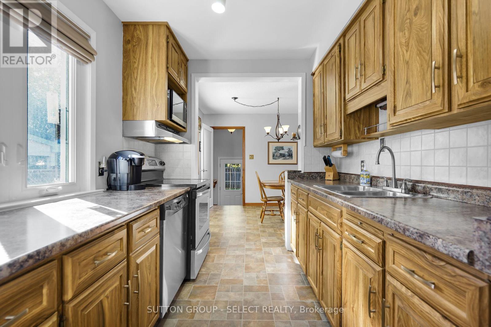 53 Graydon Street, London East (East N), ON - Indoor Photo Showing Kitchen With Double Sink
