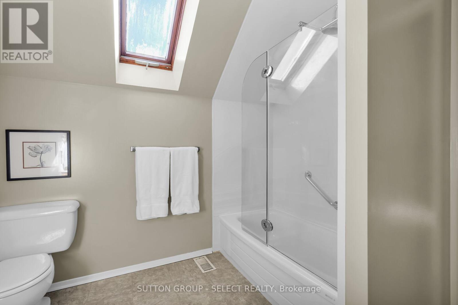 53 Graydon Street, London East (East N), ON - Indoor Photo Showing Bathroom