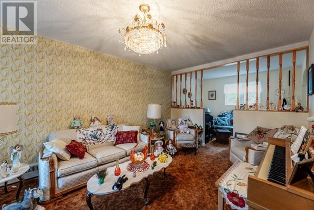 1780 Topsail Road Road, Paradise, NL - Indoor Photo Showing Living Room