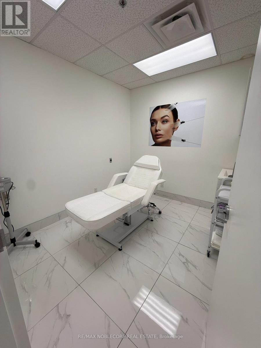 422 - 3075 Hospital Gate, Oakville, ON