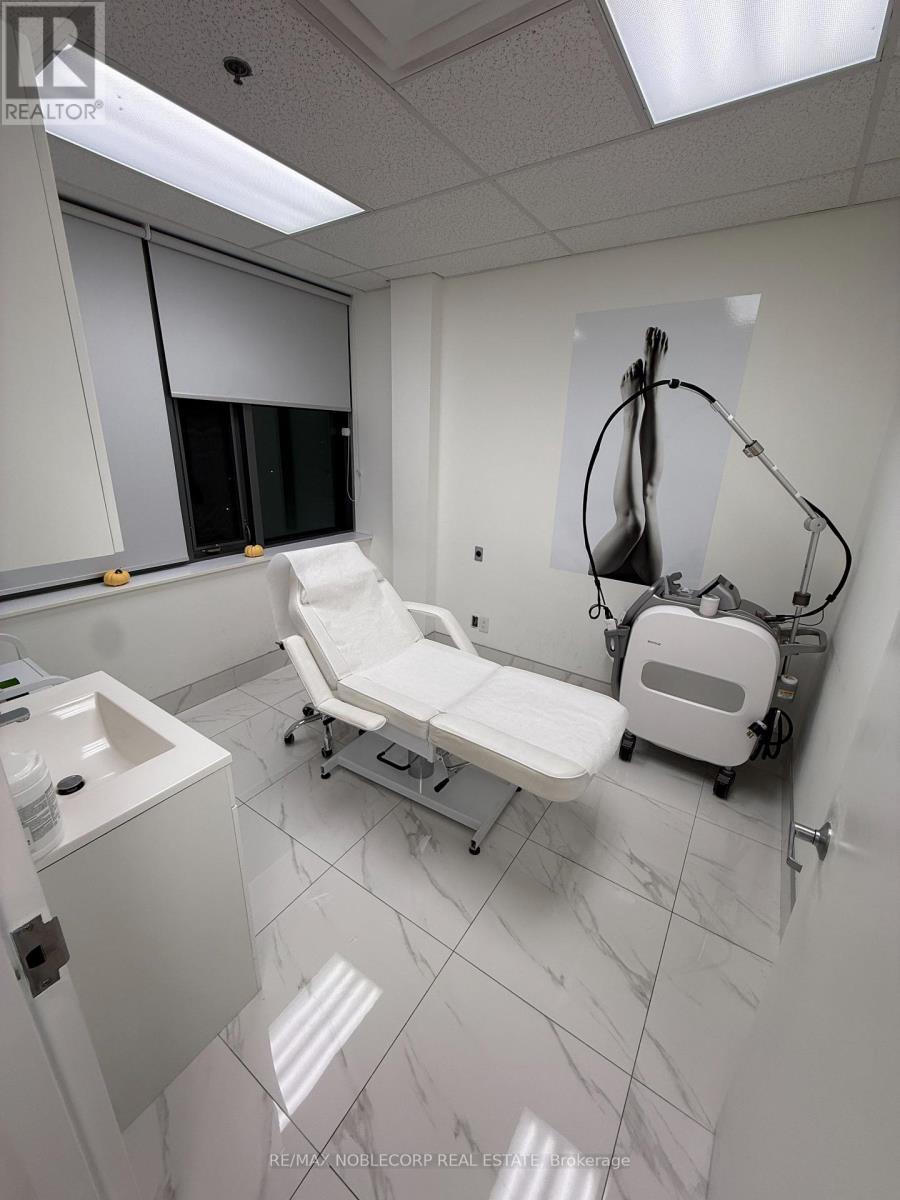 422 - 3075 Hospital Gate, Oakville, ON