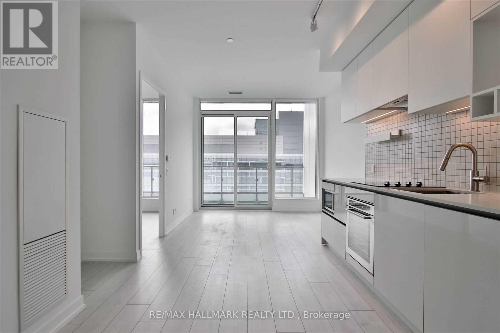 1206 - 5 Buttermill Avenue, Vaughan, ON - Indoor Photo Showing Kitchen With Upgraded Kitchen