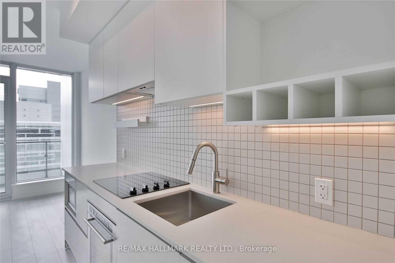 1206 - 5 Buttermill Avenue, Vaughan, ON - Indoor Photo Showing Kitchen With Upgraded Kitchen