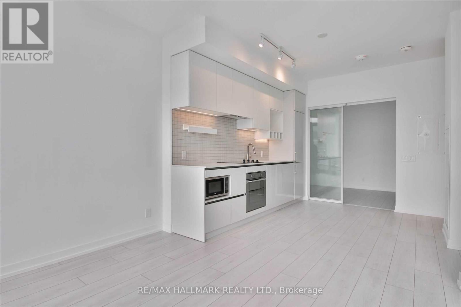 1206 - 5 Buttermill Avenue, Vaughan, ON - Indoor Photo Showing Kitchen