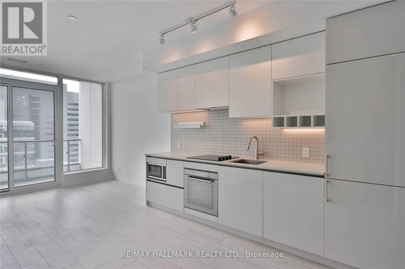 1206 - 5 Buttermill Avenue, Vaughan, ON - Indoor Photo Showing Kitchen With Upgraded Kitchen