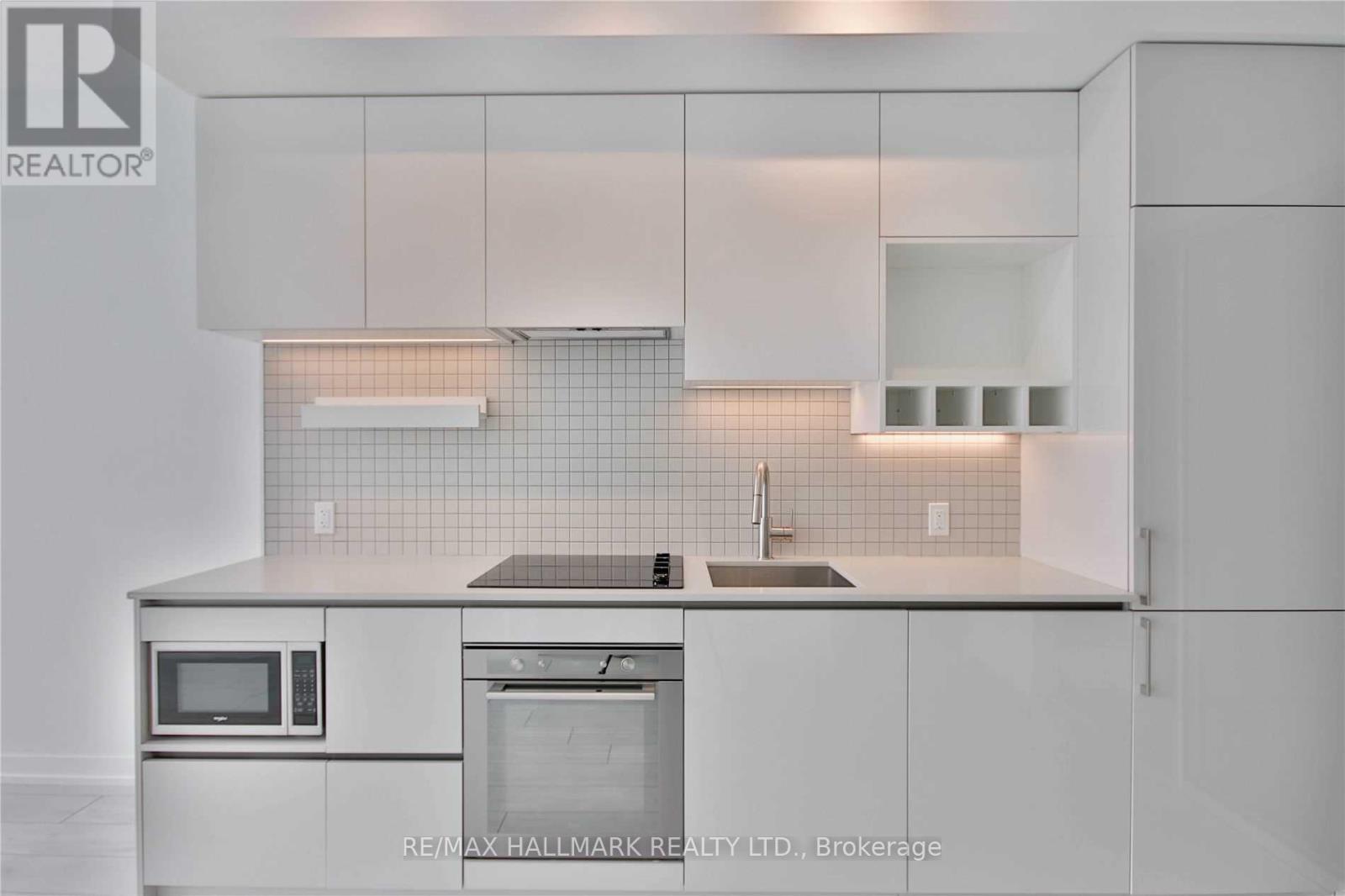 1206 - 5 Buttermill Avenue, Vaughan, ON - Indoor Photo Showing Kitchen