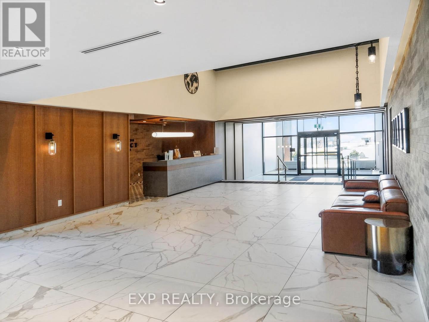 813 - 2300 St Clair Avenue W, Toronto, ON - Indoor Photo Showing Other Room