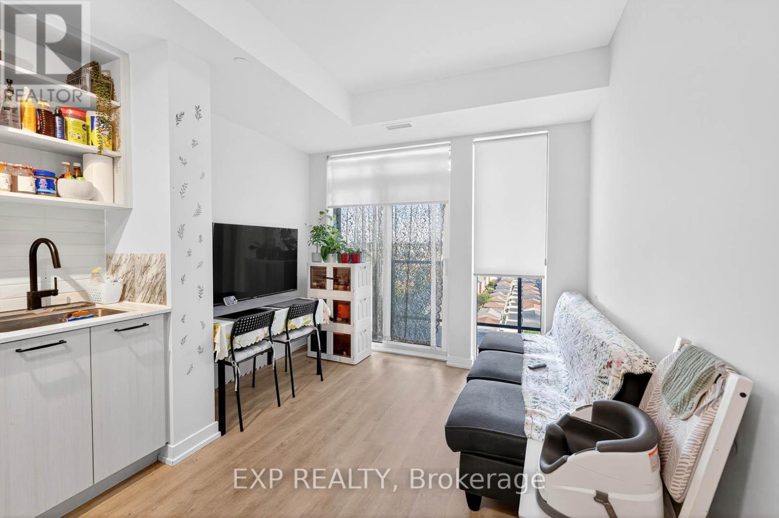 813 - 2300 St Clair Avenue W, Toronto, ON - Indoor