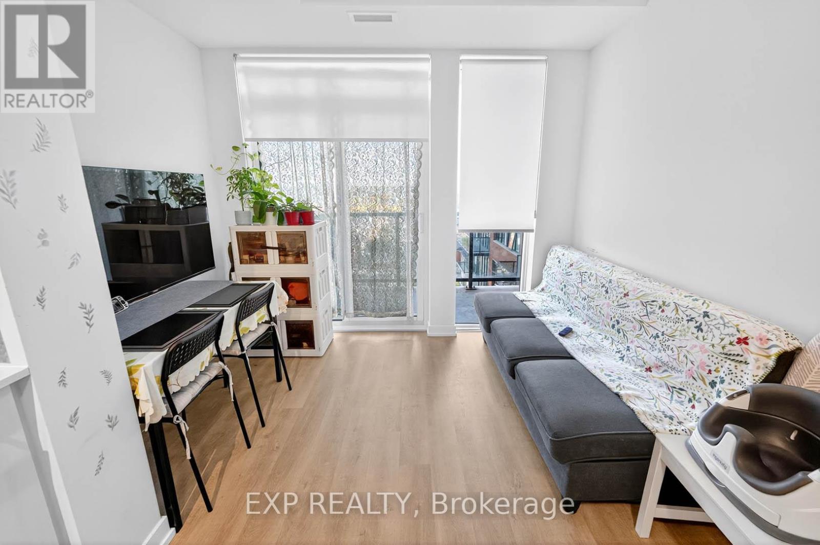 813 - 2300 St Clair Avenue W, Toronto, ON - Indoor Photo Showing Other Room