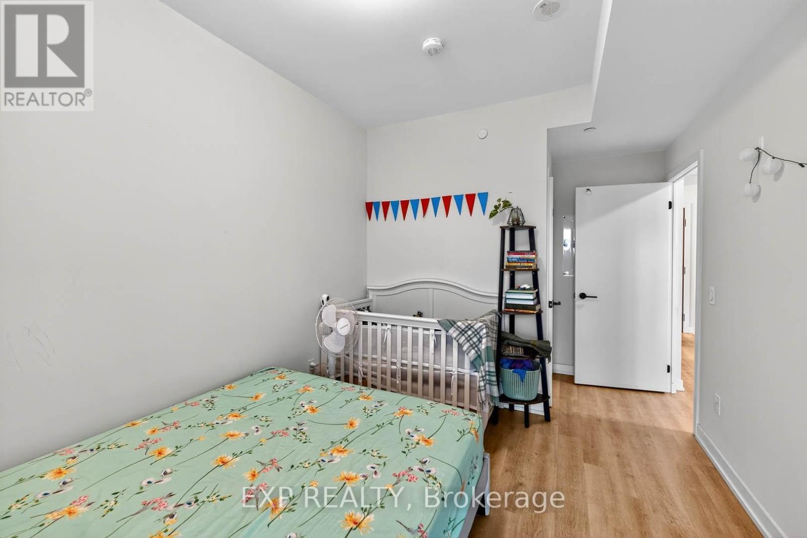 813 - 2300 St Clair Avenue W, Toronto, ON - Indoor Photo Showing Bedroom