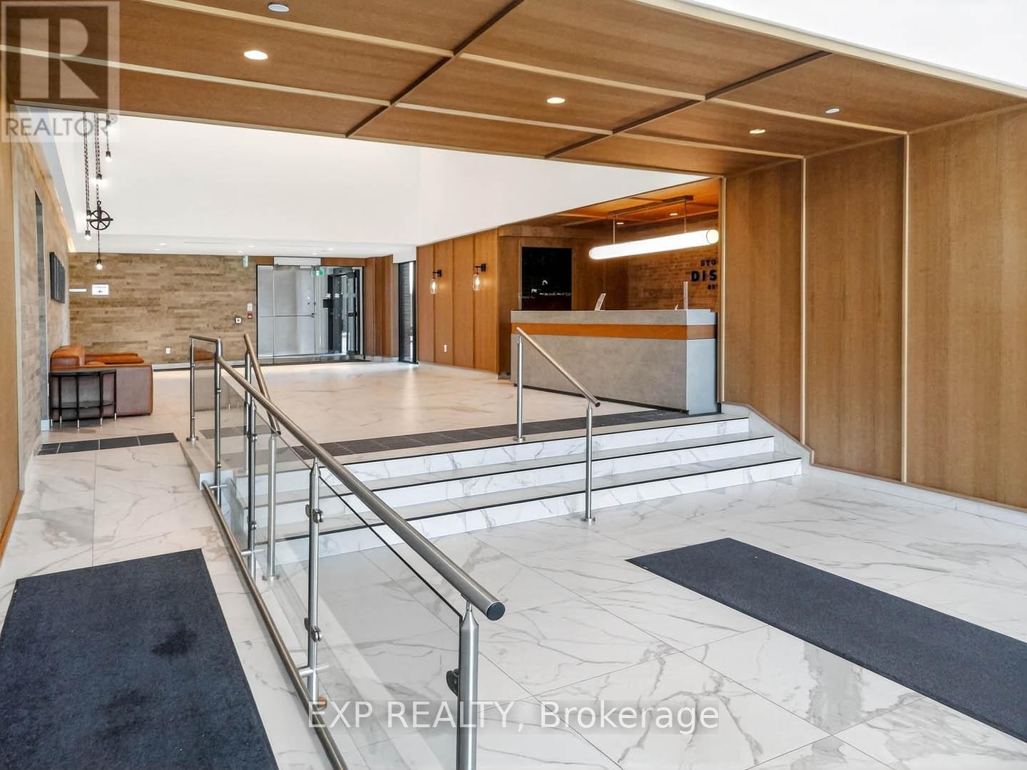 813 - 2300 St Clair Avenue W, Toronto, ON - Photo Showing Other Room