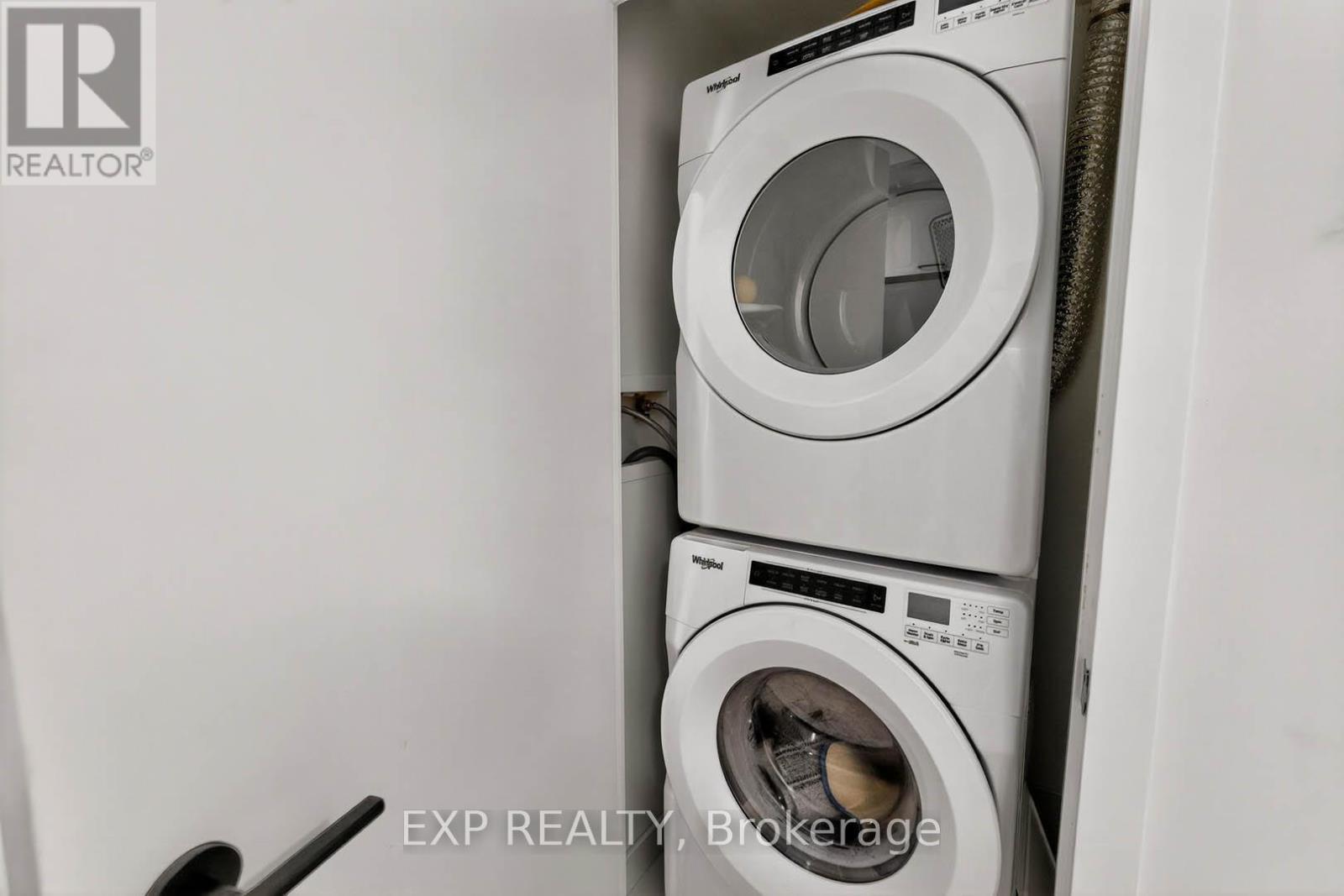 813 - 2300 St Clair Avenue W, Toronto, ON - Indoor Photo Showing Laundry Room