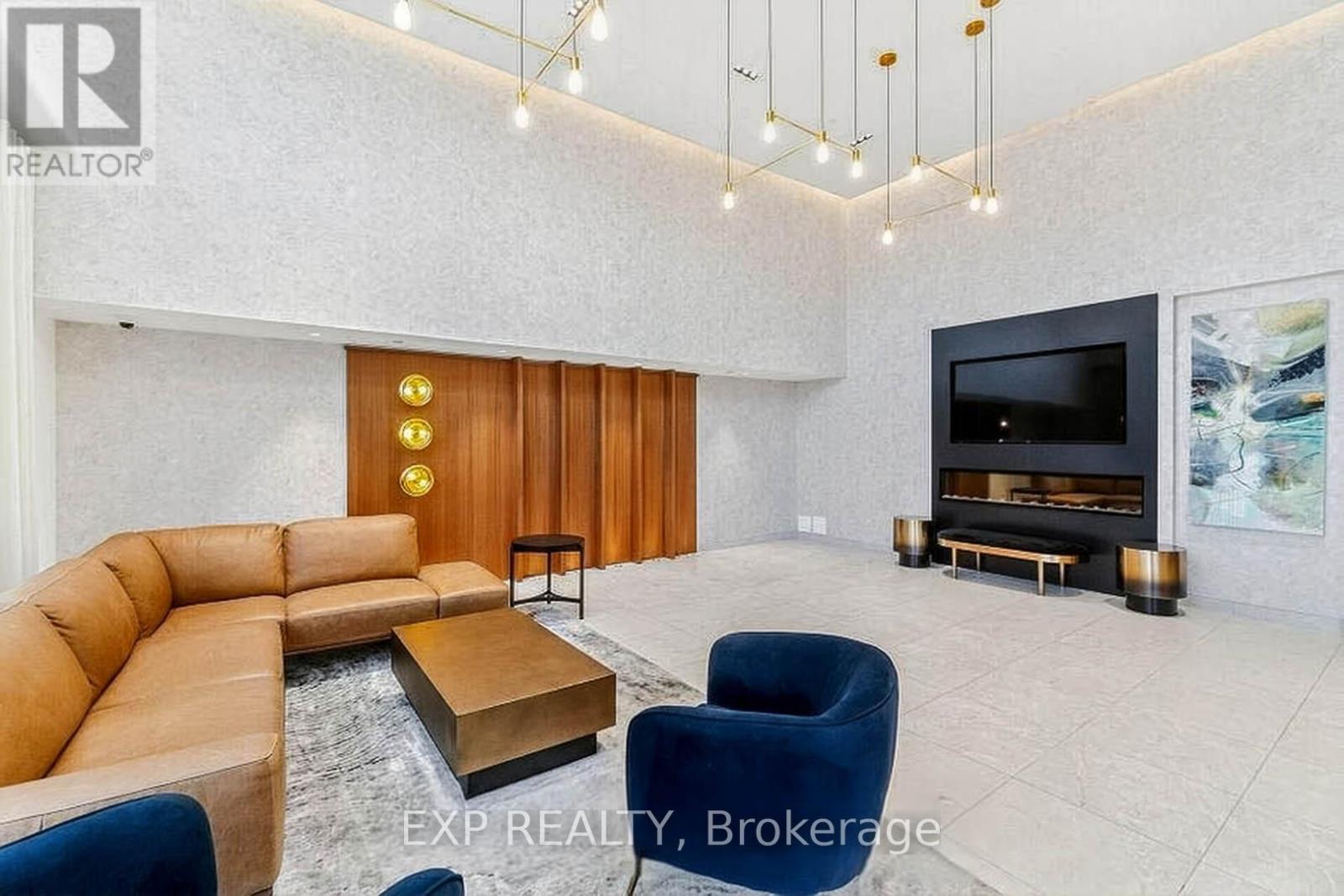 813 - 2300 St Clair Avenue W, Toronto, ON - Indoor Photo Showing Living Room