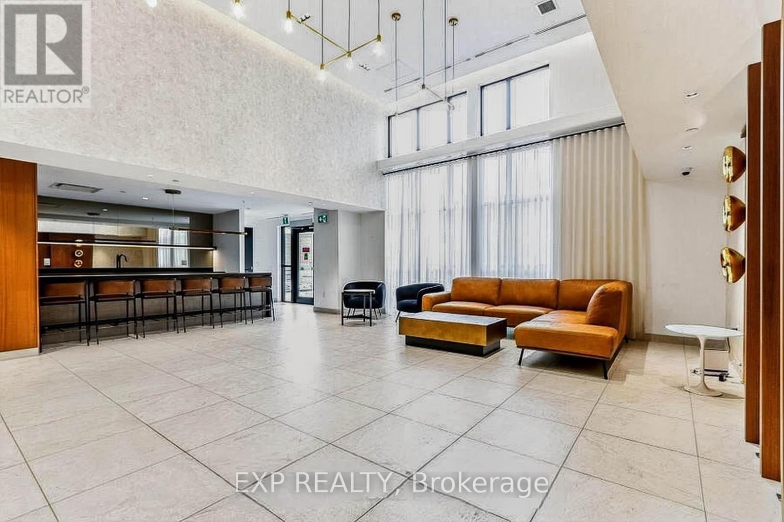 813 - 2300 St Clair Avenue W, Toronto, ON - Indoor Photo Showing Other Room