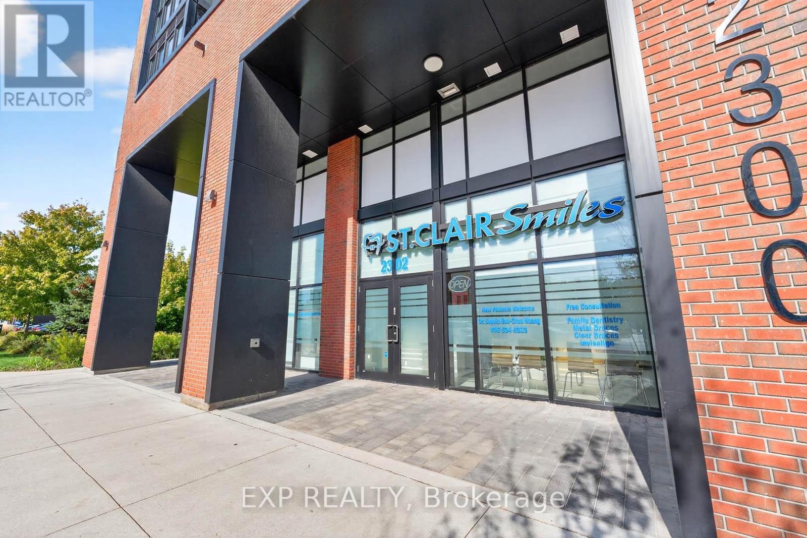 813 - 2300 St Clair Avenue W, Toronto, ON - Outdoor