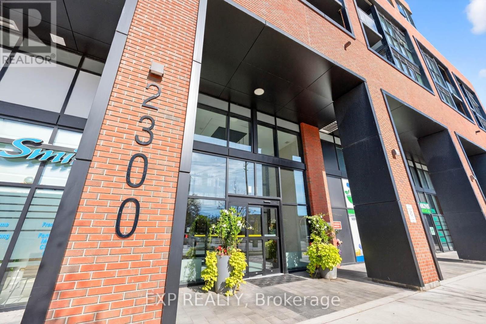 813 - 2300 St Clair Avenue W, Toronto, ON - Outdoor With Exterior